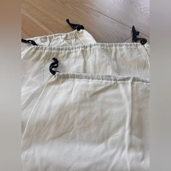 Cuyana Cream Drawstring Dust Bags, 3 pc set. Approx 14.5 x 20” @ - Picture 3 of 7